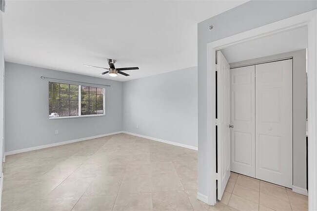 Building Photo - 5005 Wiles Rd