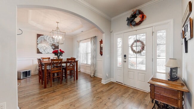 Building Photo - Large Luxe Home Hampstead