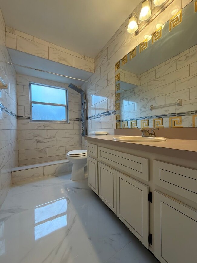 Building Photo - 9142 Sabal Palm Cir
