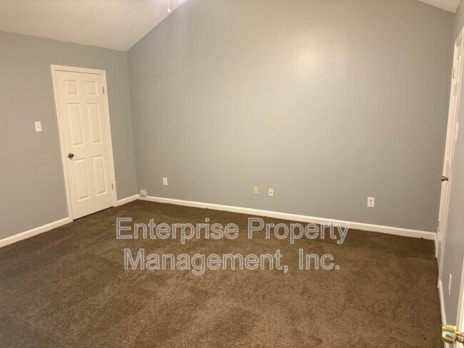 Building Photo - 3913 Oak Branch Cir E