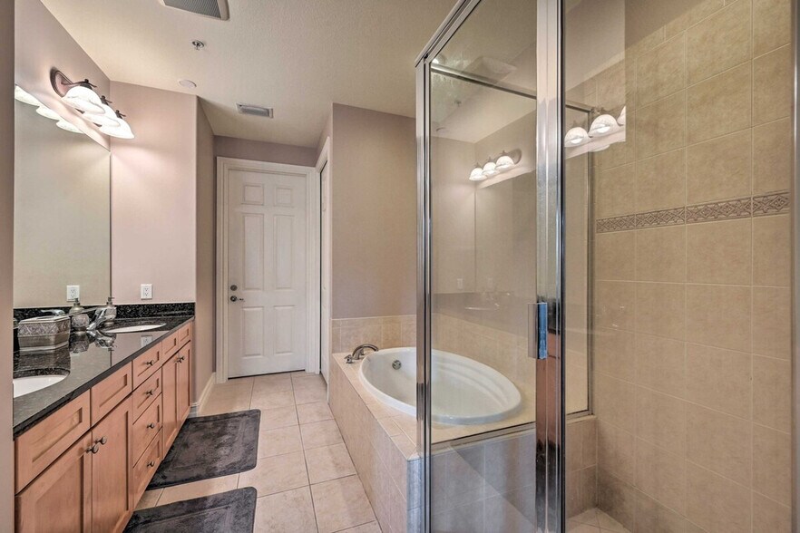 Building Photo - 9155 Delano St