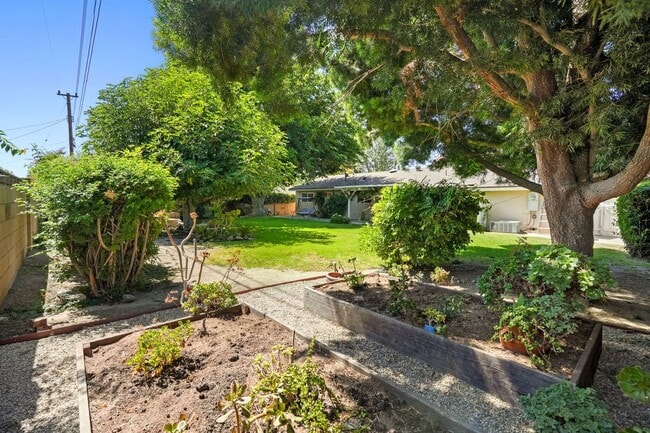 Building Photo - 3534 Hearst Dr