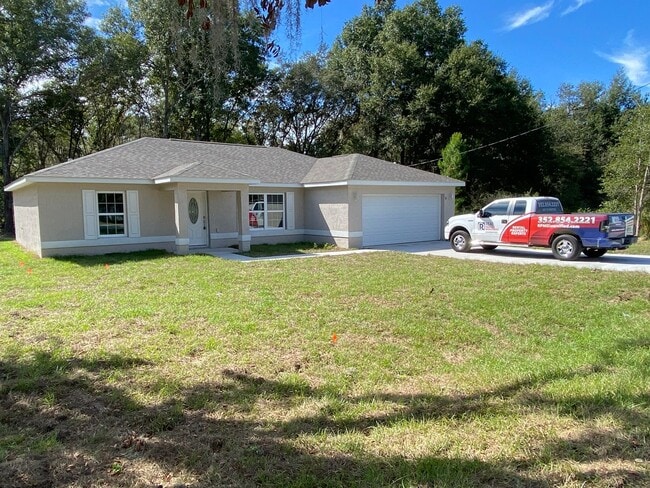 Building Photo - Custom Home - Desirable SE Ocala Neighborh...