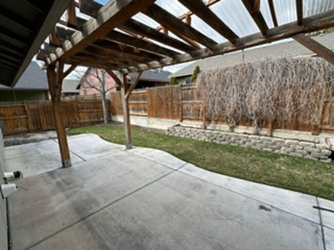 Building Photo - Bright & Spacious 3BR/2BA Home in SE Bend – Prime Location!