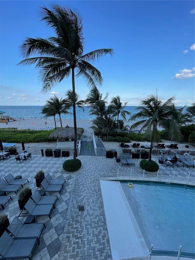 Building Photo - 17375 Collins Ave