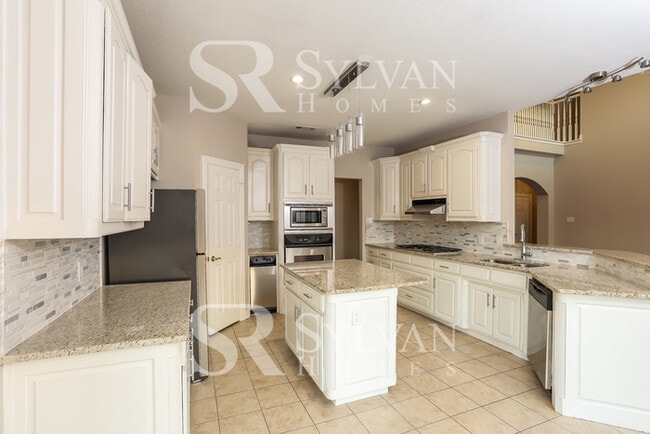 Building Photo - Lease today! No extra charge for contentment and relaxation!