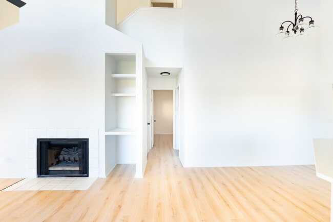 Building Photo - Azulina Gardens