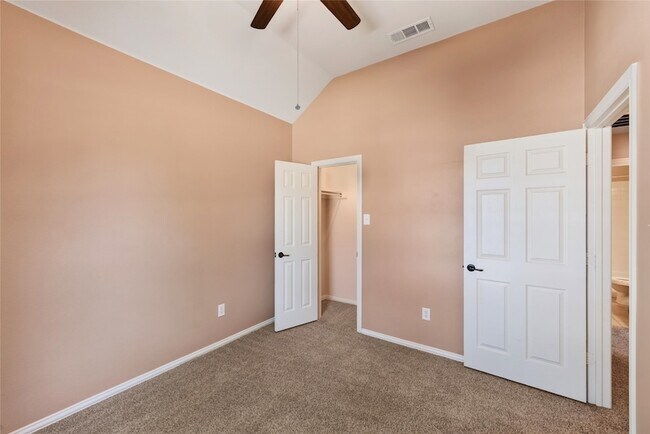 Building Photo - 417 Hackberry Dr