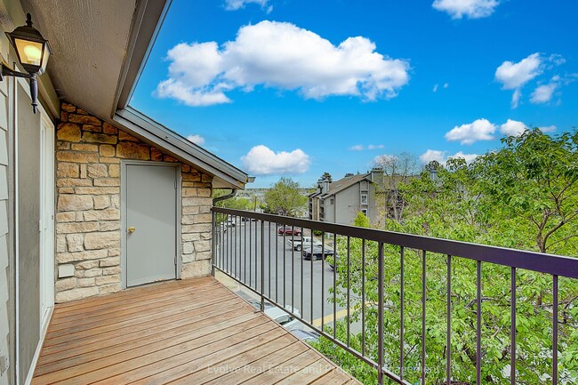 Building Photo - Evolve Real Estate: Top-Floor Condo in Prime Denver Location-Near DTC Available May 1st