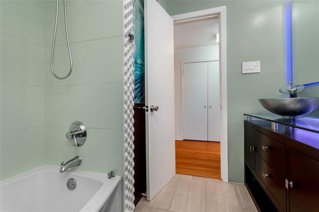 Building Photo - 7475 Brentcove Cir