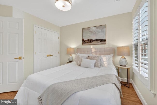 Building Photo - 700 Kahn Pl