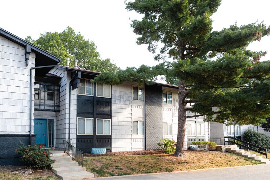 Oasis Apartments 10900 Oasis Ct Shawnee KS 66203 Apartment Finder