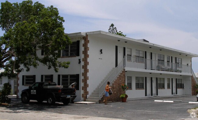 Building Photo - 360 SE 12 Avenue Deerfield Beach FL