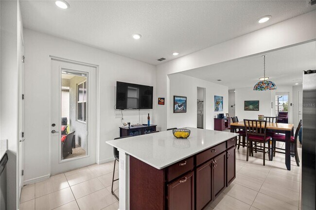 Building Photo - 9412 SW 53rd Pl