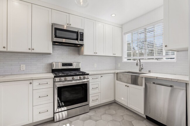 Building Photo - 9756 W Olympic Blvd