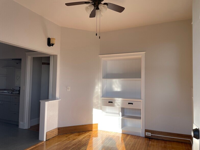 Building Photo - 317 N 4th Ave W