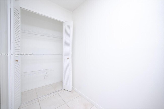 Building Photo - 404 NW 68th Ave