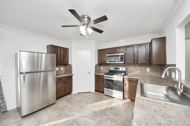 Building Photo - 20403 Blue Juniper Dr