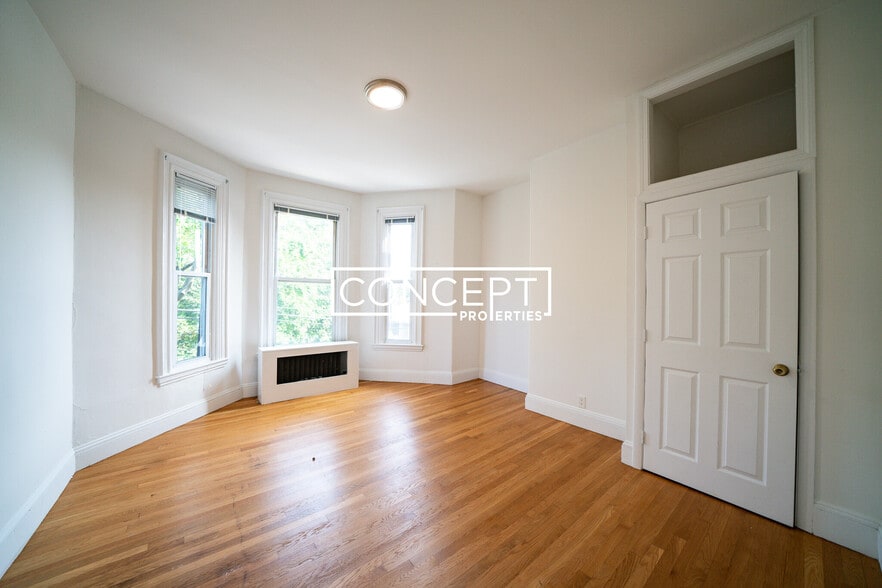 Building Photo - 38 Newton St