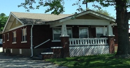 Building Photo - 3 bed, 1 bath house just steps from Missouri State University