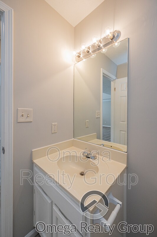 Building Photo - 8508 English Oak Loop