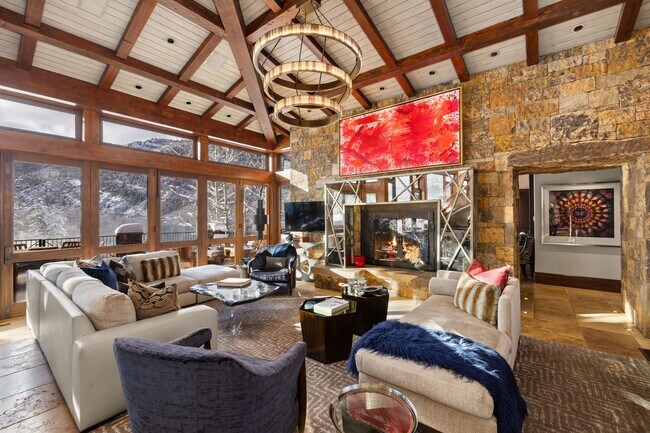 Building Photo - 472 Thunderbowl Ln