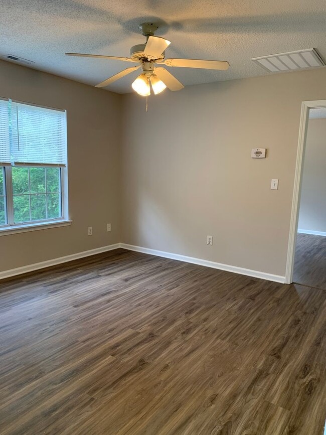 Building Photo - 2114 Wisteria Dr