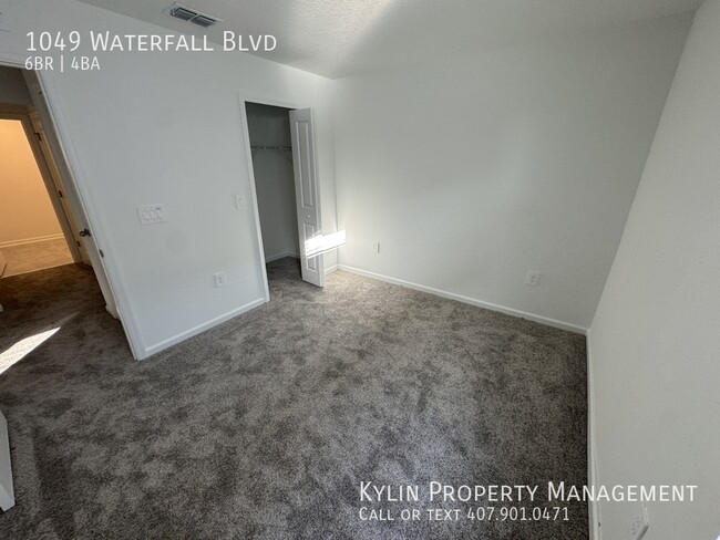 Building Photo - 1049 Waterfall Blvd