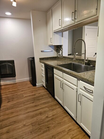 Building Photo - 530 S 400 E