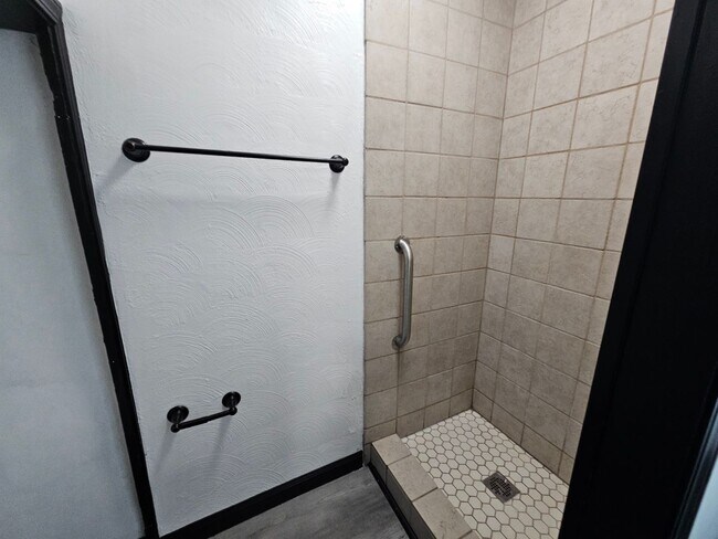 Building Photo - Fully Updated 4-bedroom 2 bath house for rent!