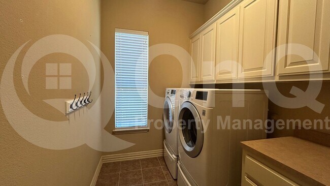 Building Photo - 4513 Cherokee Dr