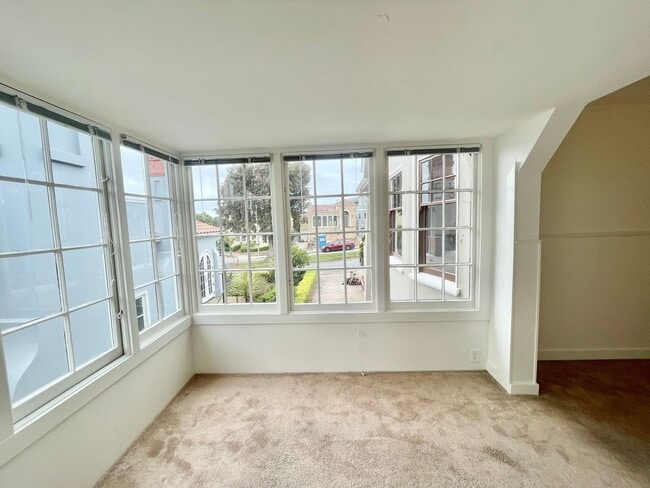 Building Photo - Westwood Park - Stunning 4BR+ / 2 BA Home ...