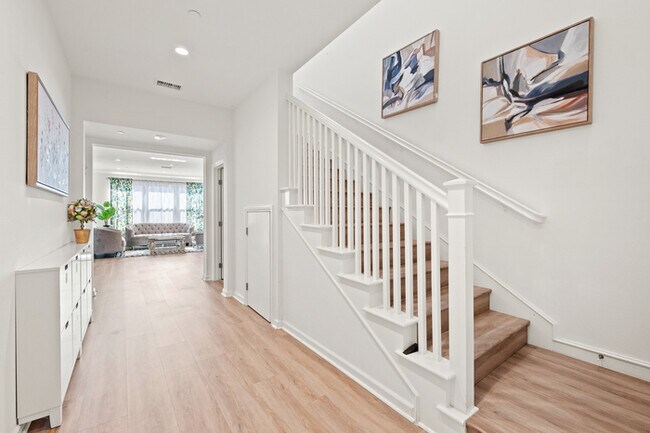 Building Photo - 110 Sugar Cane