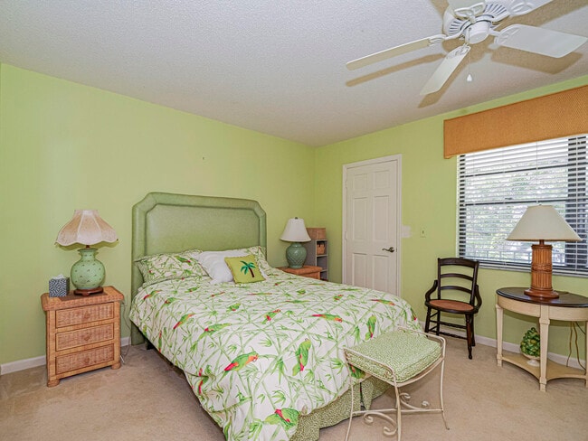 Building Photo - 829 Camelia Ln