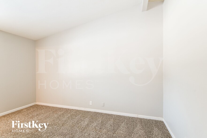 Building Photo - 255 Mohican Ln