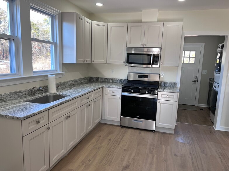 Building Photo - 707 Tuckahoe Rd