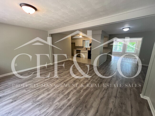 Building Photo - 421 Zellen Dr