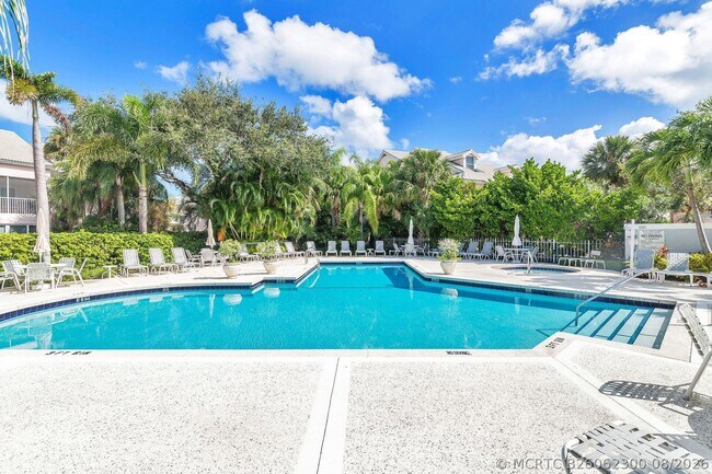 Building Photo - 4408 Fairway Dr N