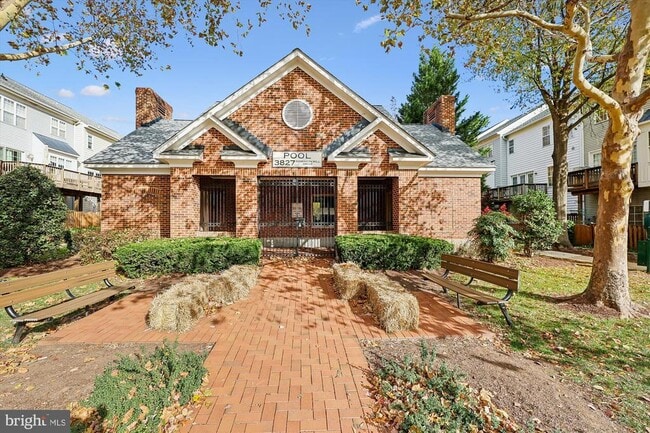 Building Photo - 3811 Eisenhower Ave