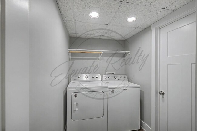 Building Photo - Four Bedroom Ranch with Finished Basement in Clarksville!