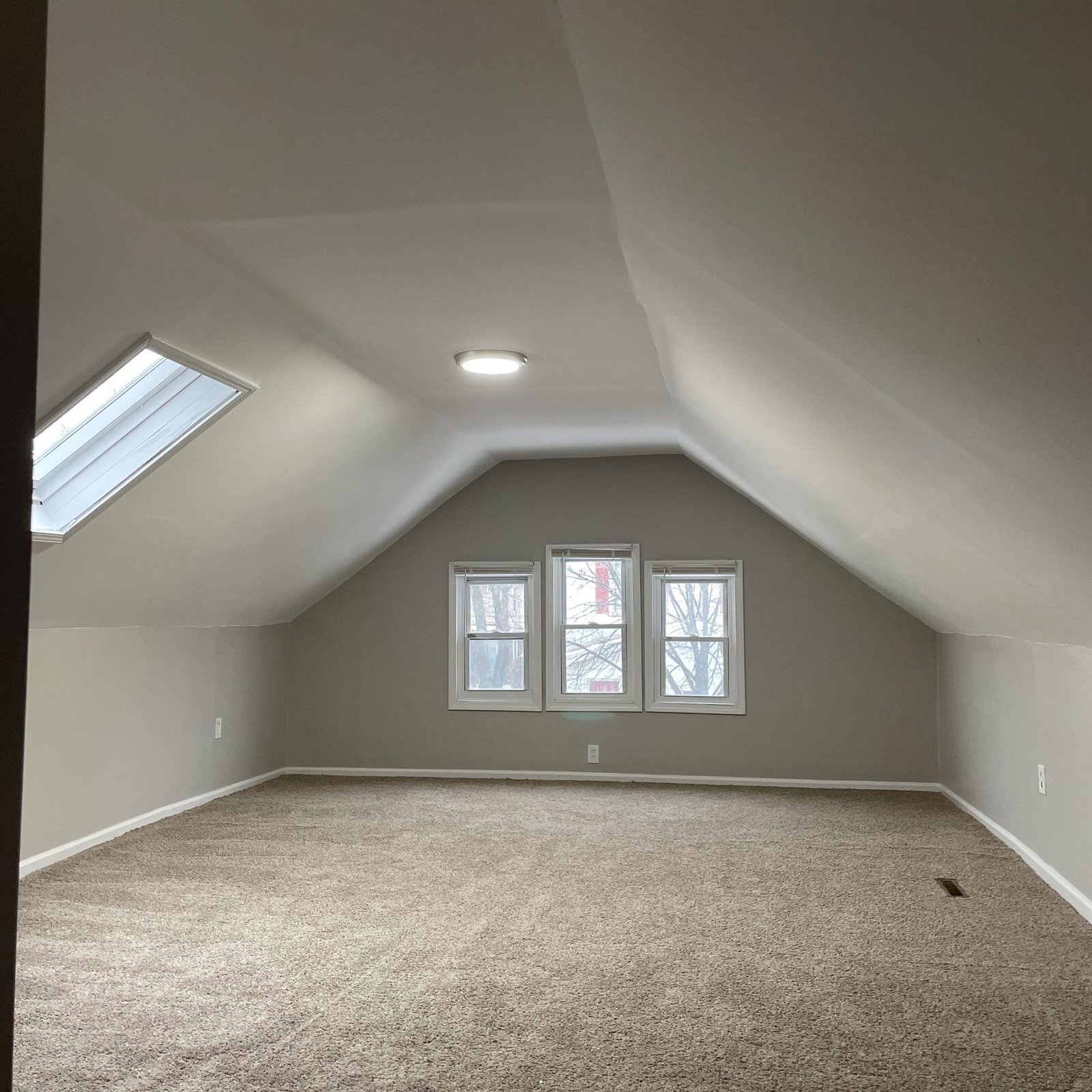 Building Photo - 378 Roycroft Dr