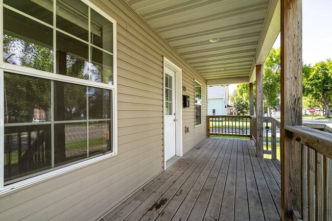 Building Photo - 4 Bedroom, 3 Bathroom Single Family Home