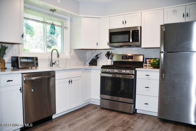 Building Photo - 20 Marie Pkwy