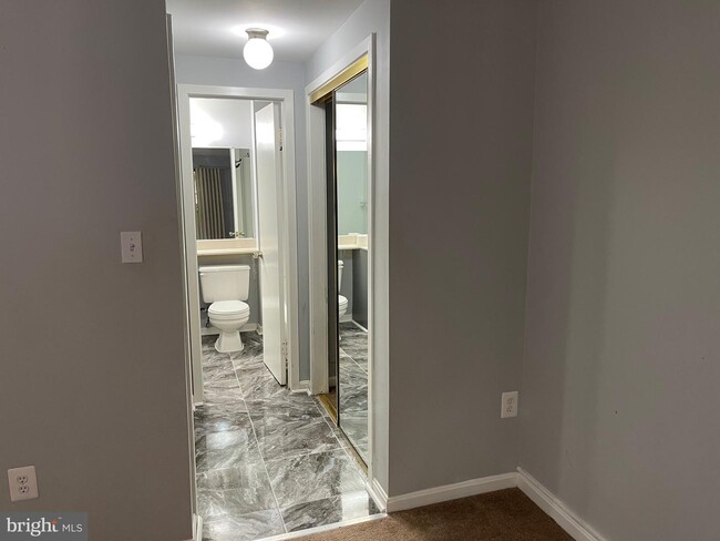 Building Photo - 9815 Hellingly Pl