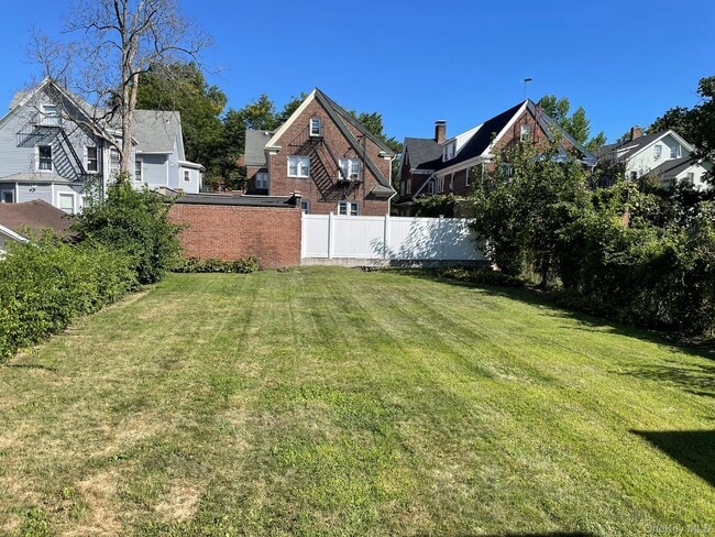 Building Photo - 159 Elm Ave