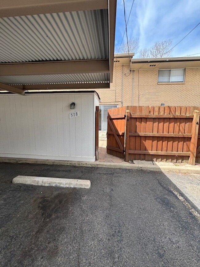 Building Photo - Updated 2 bd/3ba Townhome in Lakewood