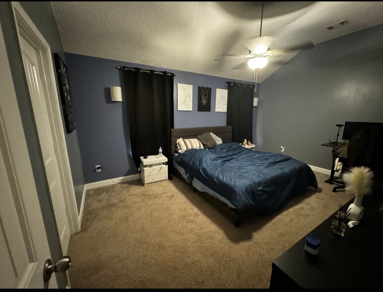 Building Photo - 1209 Cypress Fall Cir