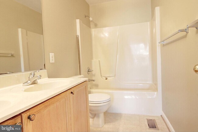 Building Photo - 160 Harpers Way