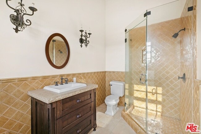 Building Photo - 6620 Lindenhurst Ave