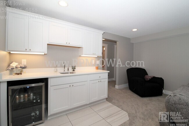 Building Photo - Over 2500 Square feet!!! 4 Bedroom, 2.5 Bath Home in Ankeny